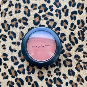 Mac blush in Peachtwist
